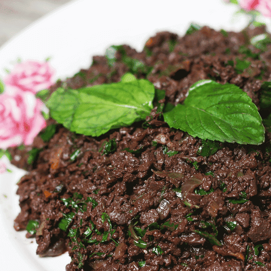 scrambled eggs with black pudding